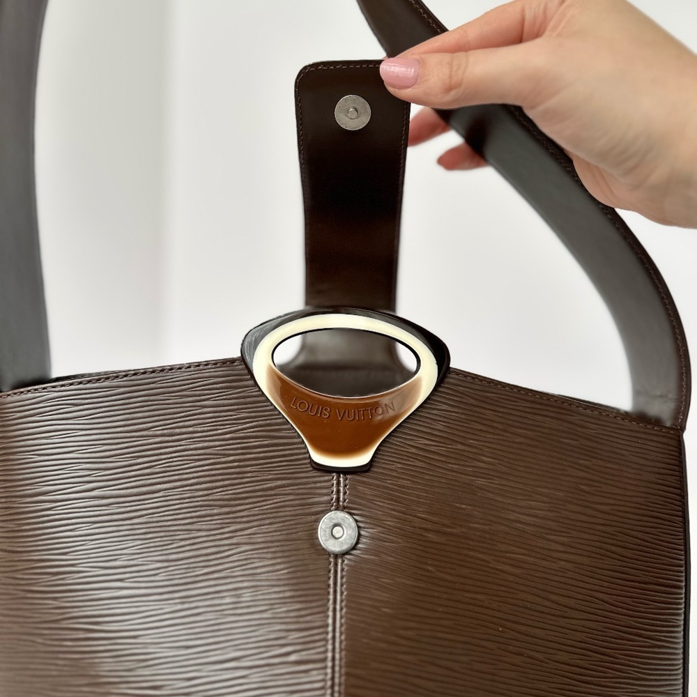 Louis Vuitton Moka Epi Leather Reverie Vintage Shoulder Bag - Picture 9 of 13